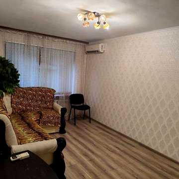 Продам 2 комнатную квартиру на Черноморского Казачества 123а