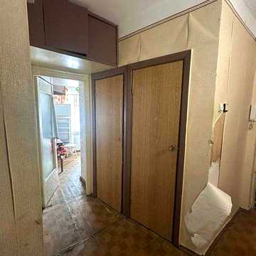 Продам 2-х комнатную квартиру на ул. А. Вадатурского (Малиновского). 3-й этаж, двухсторонняя