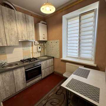 Продам 1-кімнатну квартиру — 27 м², з ремонтом,  по Гетьмана Полуботка