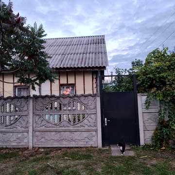 Продам 1/2 будинку поруч з центром Мерефи.