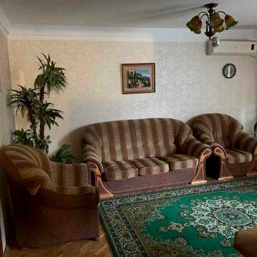Простора 2-к 62м.3 станції метро в пішій доступності.