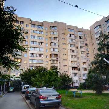 Здам теплу 1-кімнатну квартиру біля метро "Житомирська", В. Стуса, 26.