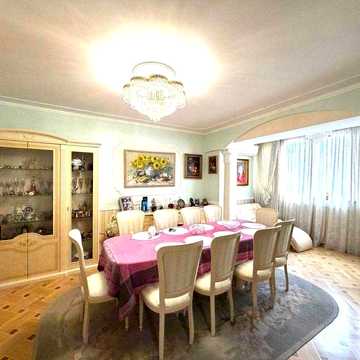 Продаж екслюзивної 4-кімнатної квартири, з ремонтом, 3 спальні, 116 м² Дніпровський район, вул. Князя Романа Мстислава
