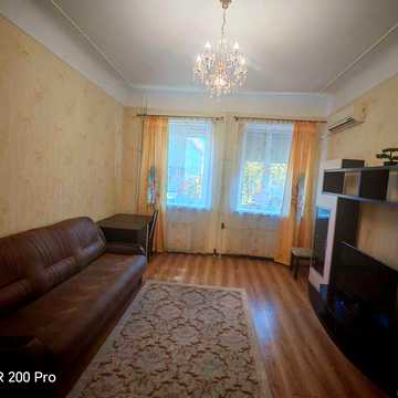 Сдам 2-х к кв центр Яворницкого .