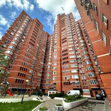 Продам простору 4-кімнатну квартиру в центральній частині міста. м.Палац Україна/м.Либідська. вулиця Ковпака