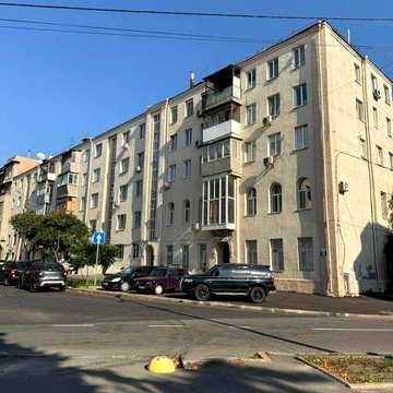 LS-19  Продаю 3-х кімнатну "сталінку " в центрі Харкова.