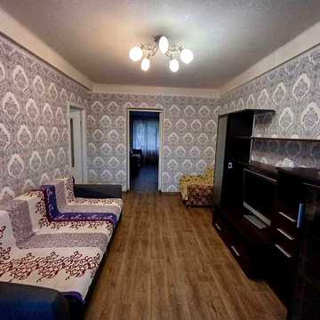 Аренда на Дарницкой площади хорошей 2 комн.квартиры ул.Пражская 6