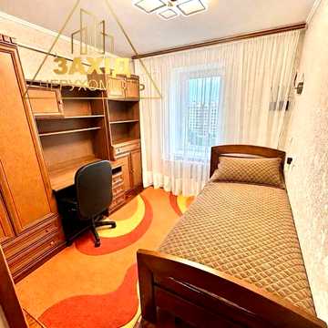 Трикімнатна 61,3 м² роздільна, цегляний будинок, зручний район