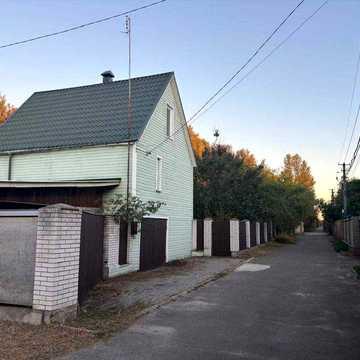 Продаж будинку з верандою та земельною ділянкою площею 11 соток (Козин)