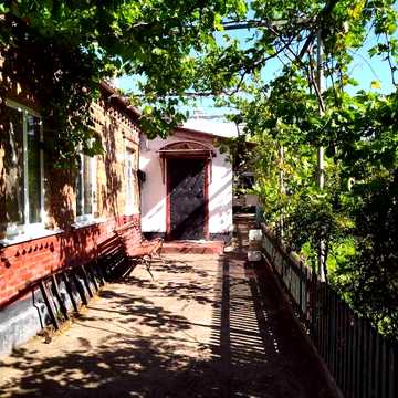 Дом возле Днепра 102/56м² Гараж 28м² Участок 7.61сот под строен 190м²
