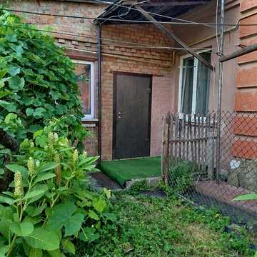 Продаж 2-к квартири (57м²) з окремим двором та ГАРАЖЕМ!