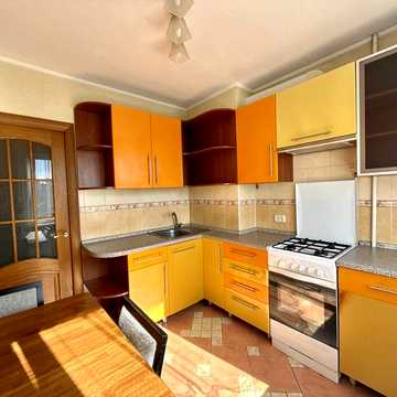 2-кімната квартира в газовому будинку Таїрова/сем'ї Глодан(Ільфа та Петрова)