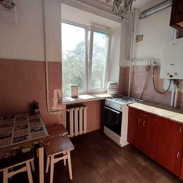 Здам 3 кімнатну на че вертому поверсі, нова газова плита