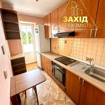Двокімнатна роздільна 45,5 м² на пр. Молоді біля Північного ринку