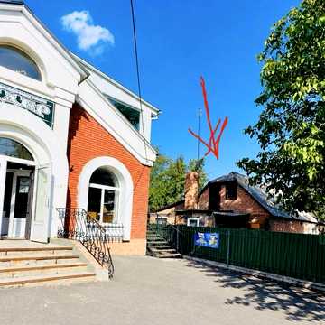 Продається будинокта земельна ділянка в центрі( Red Line) м.Городище, Черкаська обл