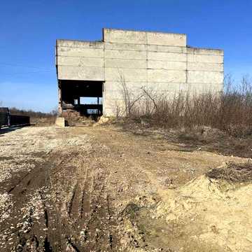 Продається незавершене будівництво разом з земельною  ділянкою Рудня