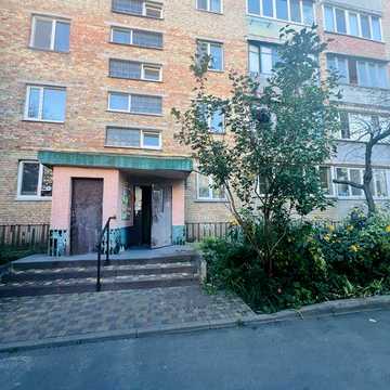 Продається однокімнатна квартира у Вишневому, вул. Вітянська. 36 м², 2-й поверх 5-поверхового будинку. Капітальний ремонт.