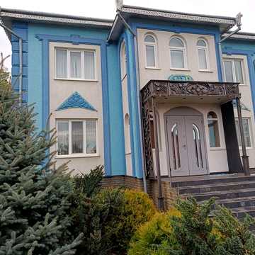 Капітальний будинок із готовим бізнесом у с. Шубранець