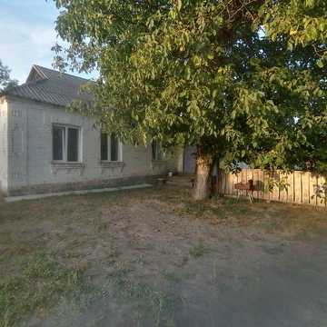 Продаєця будинок