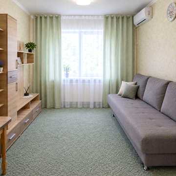 Сдам небольшую  2 - кв - правый берег( коммунальные-- свет, вода- по счетчикам)