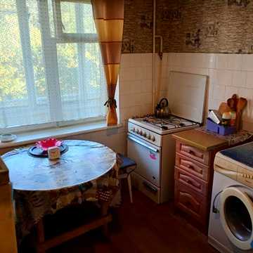 сдам 1 комнатную квартиру 8000 гривен