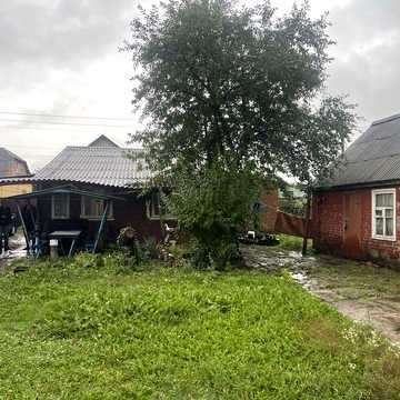 Сотрудничаю . Дом ! Мерефа, 53 кв, р-он больницы, все удобства , две  отдельные комнаты , 12 сот, жилое состояние, гараж , беседка. Реальный !