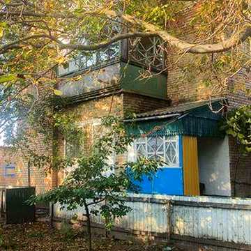 Продам двоповерховий будинок в центрі с. Студентки