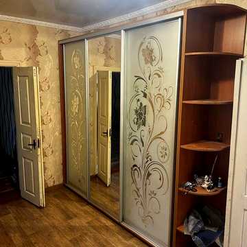 хата в селі з проживанням і зарплатнею