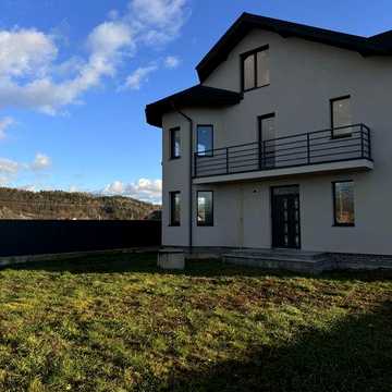 Будинок в горах біля Франківська