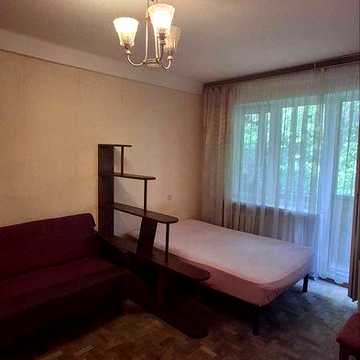 Курська, 4/1  Продаж 1кімн.  біля парку і Солом. площі