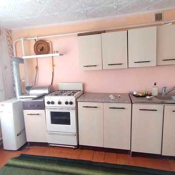 Здається півбудинку р-н 3-школа, меблі. газ світло, вода.