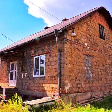 Для бізнесу або проживання Будинок с. Великий Кучурів, Чернівецька область. 9 км.до м.Чернівці