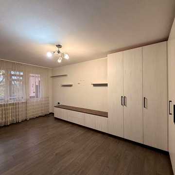 В продажу простора 3 кімнатна квартира
