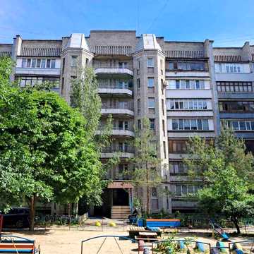 Продается 1 комн. большая квартира в кирпичном доме в районе КПУ, ул. Железнодорожная