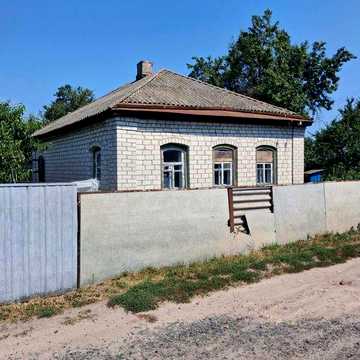 Будинок з участком