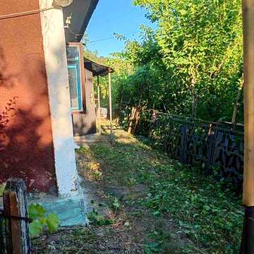 Будинок не далеко від міста