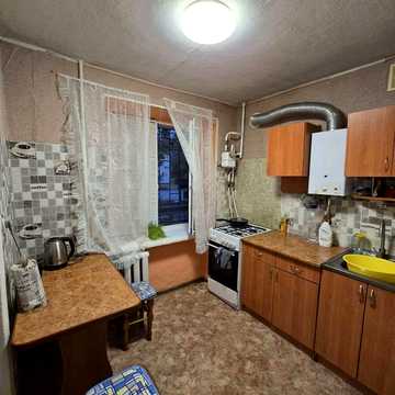 Продаєтся 2х.к Площа перемоги.