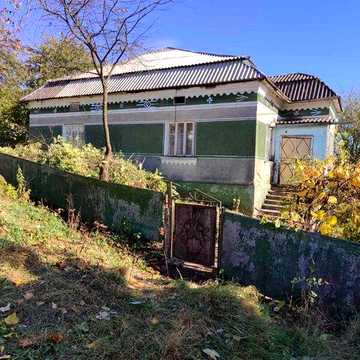 Будинок с.Вигівка біля Бурштина з подвірям, садом та городом