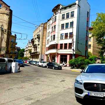 Продаж 5-кім. квартири вул. Костомарова-І. Франк-Новобудова.