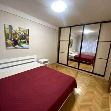 Здам 2 кімнатну квартиру біля метро Дарниця.