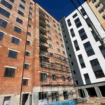 Продається 2 кім в центрі, можливе розтермінування.