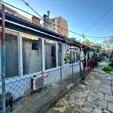 Продам 2-кімнатну квартиру на землі на вул. Пишонівській(795-346)