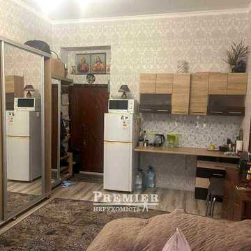 пропонується до продажу однакімнатна квартира на вул. Дегтярна у центрі міств