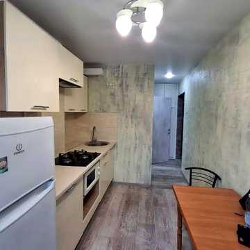 Продам 3-кімнатну квартиру, Червоний камінь