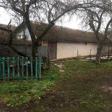 Продається будинок з територією та магазином