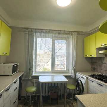 Здам в оренду трех кімнатну квартиру з 13 листопада по вул. Шкільна 16