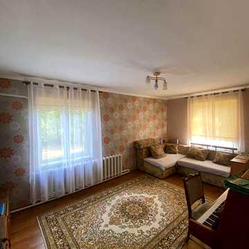 Продається 1 й поверх котеджу з ділянкою в Клесові