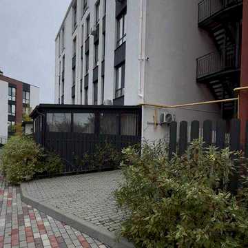 Продаж 1-кімнатної квартири з двориком 53 м² у ЖК Емоція в селі Хотів ЖК Емоція