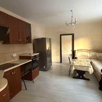 Продам частину будинку з ремонтом та гаражем у Луцьку