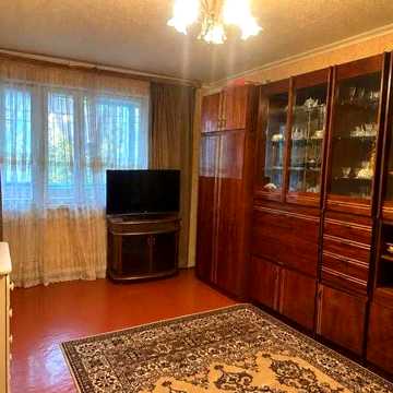 2 к.кв.- улучшенка с кухней посередине, 3/9 на Роганском жилмассиве.